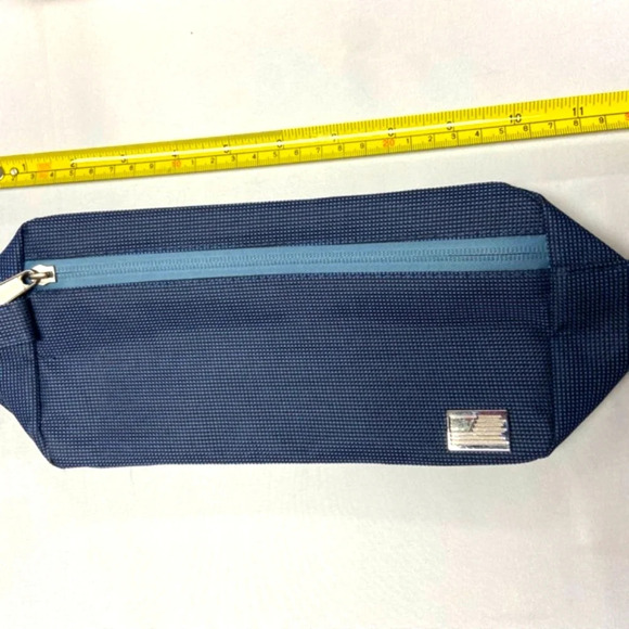 Travel Case with Waterproof  Lining ✈️🪒 - Picture 6 of 6